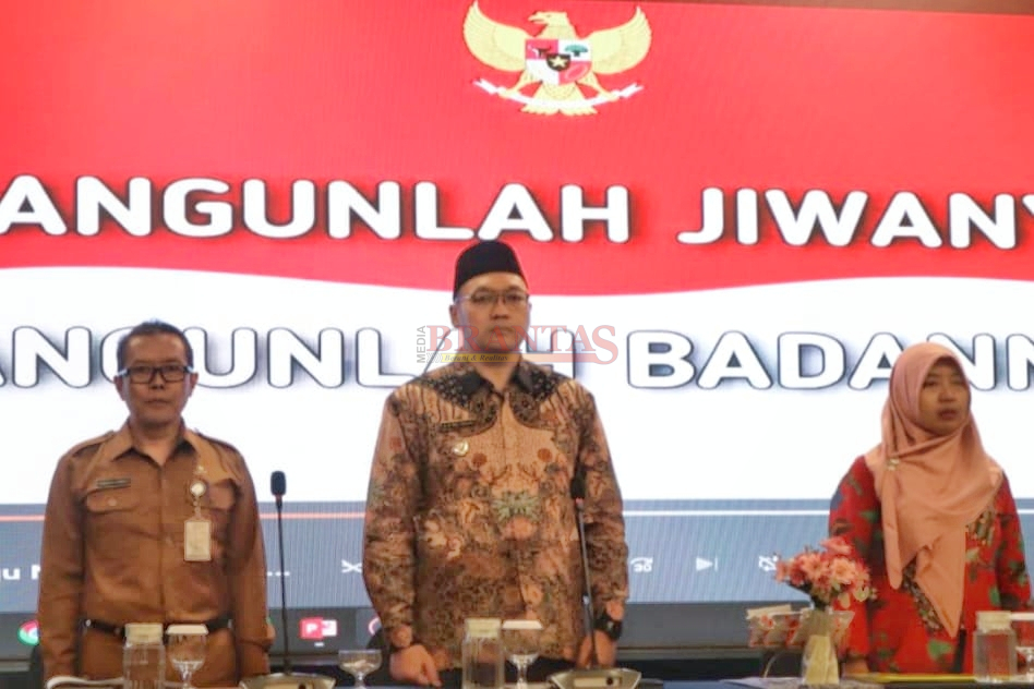 Kepala DPRKP2 Kabupaten Mojokerto H. Bambang Purwanto SH MH mendampingi Wakil Bupati dr. Rizal Oktavian dan Nara sumber saat acara Sosialisasi