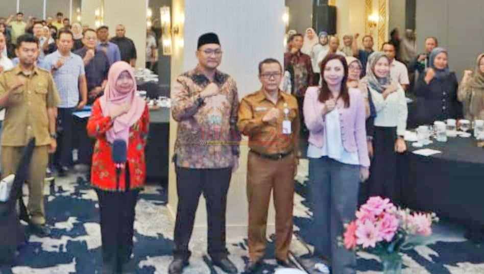 Wakil Bupati dr Rizal Oktavian didampingi Kepala DPRKP2 H. Bambang Purwanto SH MH dan Nara sumber Poto bersama dengan pengembang