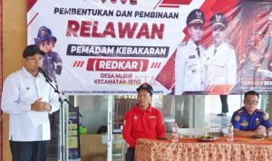 Wakil Bupati Mojokerto dr. Rizal Oktavian didampingi Kepala Desa Mlirip Ir. Purwanto SH, saat menyampaikan sambutannya