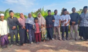 IMG-20260803-WA0013 Kyai Hasan Mathori bersama para tokoh Masyarakat Banjarsari dan Penanggung jawab kegiatan Khotmil Qur'an Hadi Purwanto SH MH dan keluarga nya