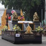 Karnaval Mobil Hias dan Hasil Bumi