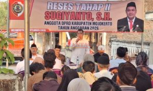 1000664076 Ketua Fraksi PKS DPRD Kabupaten Mojokerto Sugiyanto, SH didampingi Kades Sumberwuluh Kunardi, S.Sos saat mengelar Reses Tahap II