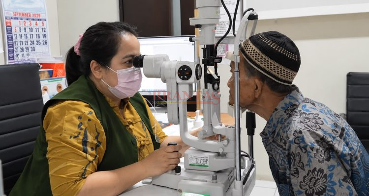 JOMBANG - HUT Jombang Ke-116 RSUD Ploso Gandeng PERDAMI Gelar Operasi Katarak Gratis untuk 116 Pasien RSUD Ploso