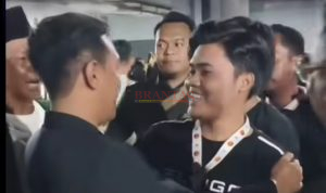 SAMPANG - Ari Adriansyah Tembus Top 17 DAcademy 8 Warga Tambelangan Pecah dalam Kegembiraan 1 Ari Adriansyah