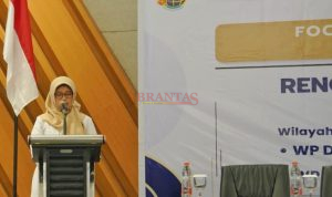 1000674979 Kepala Dinas PUPR Kabupaten Mojokerto Hj. Yuni Laili Faizah, S.T, M.E saat menyampaikan laporannya kepada Bupati Gus Barra