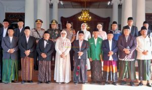 Bupati Gus Barra bersama Tokoh agama dan Pimpinan Organisasi Keagamaan Poto bersama ( paling kiri ) Abah Iwan Abdillah dan ( paling Kanan Abah Johan Ketua LDII)