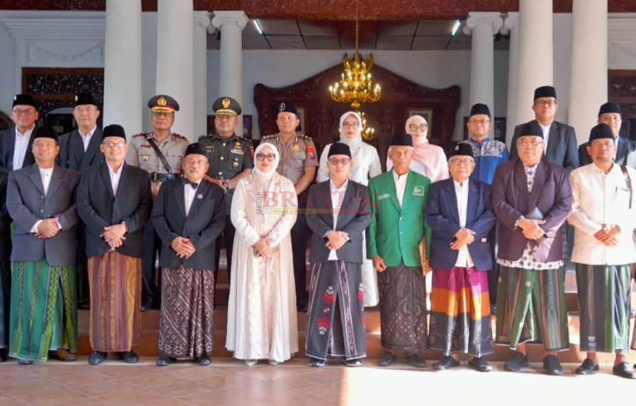 Bupati Gus Barra bersama Tokoh agama dan Pimpinan Organisasi Keagamaan Poto bersama ( paling kiri ) Abah Iwan Abdillah dan ( paling Kanan Abah Johan Ketua LDII)