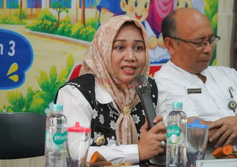 Walikota Mojokerto Hj. Ika Puspitasari, SE saat menyampaikan sambutan dan arahnya kepada para orang tua murid peserta kegiatan