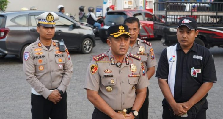 KEDIRI - Antisipasi Panic Buying BBM Kapolres Kediri Cek Pasokan di Sejumlah SPBU BBM