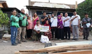 KEDIRI - Bantu Warga Miliki Hunian Layak Mbak Wali Serahkan Bantuan Sosial RTLH 1 Vinanda Prameswati