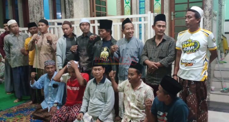 SAMPANG - Istigasah di Tambelangan Warga Doakan Ari Adriansyah Tampil Maksimal di Top 15 DA 8 1 Ari Adriansyah