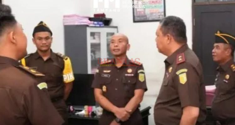 SAMPANG - Kajati Jatim Tekankan Pelayanan Hukum yang Transparan Kejari Sampang Diminta Dekat dengan Masyarakat Kejari Sampan